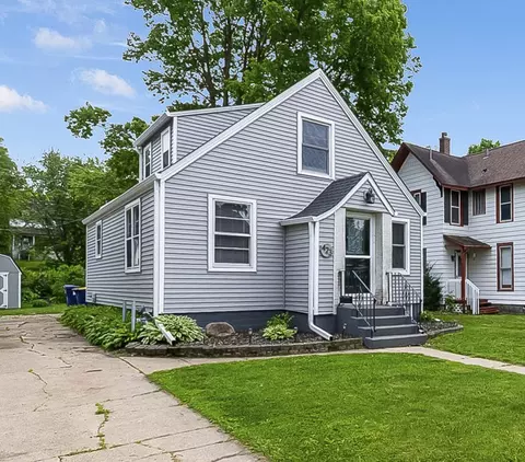 423 1st St NW, Faribault, MN 55021