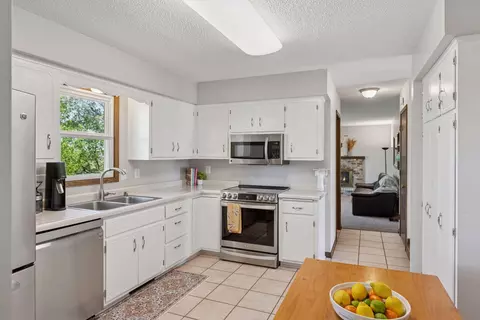 4346 Metcalf Dr, Eagan, MN 55122 photo 11