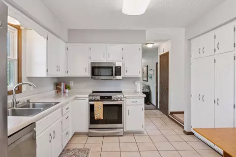 4346 Metcalf Dr, Eagan, MN 55122 photo 12