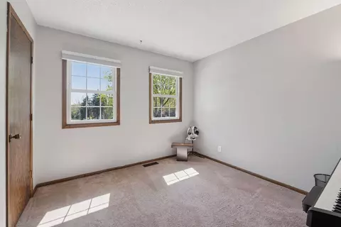 4346 Metcalf Dr, Eagan, MN 55122 photo 21