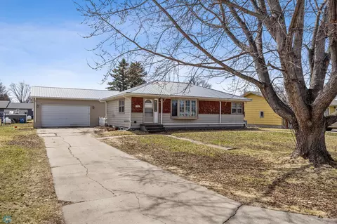 260 Maple St, Kindred, ND 58051 photo 2