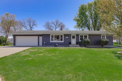 145 37th St W, Hastings, MN 55033