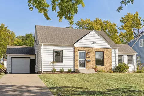 4028 Grimes Ave N, Robbinsdale, MN 55422