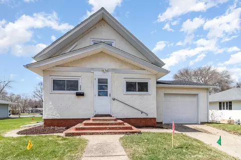 504 Pershing Ave N, New Prague, MN 56071