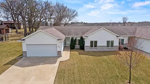 915 22nd St SE, Owatonna, MN 55060