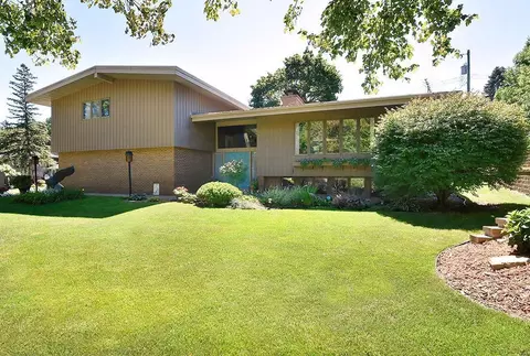 627 4th St SW, Faribault, MN 55021