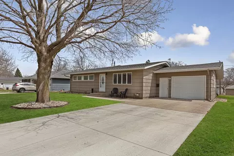 125 Pfau St, Mankato, MN 56001