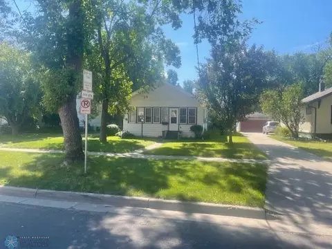 1326 9th Ave S, Fargo, ND 58103