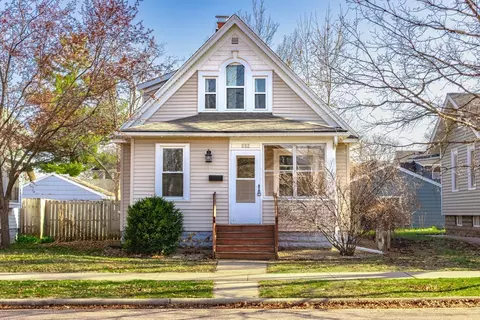 882 Bayard Ave, Saint Paul, MN 55102