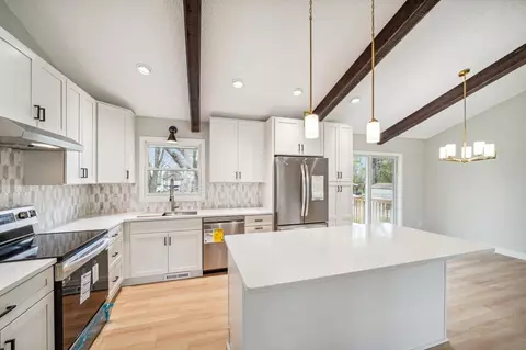 7080 Shawnee Ln, Chanhassen, MN 55317
