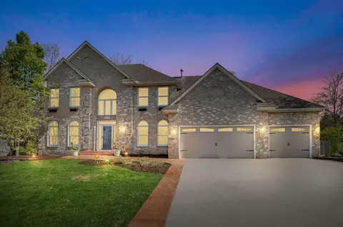 9137 Edinburgh Ln, Woodbury, MN 55125