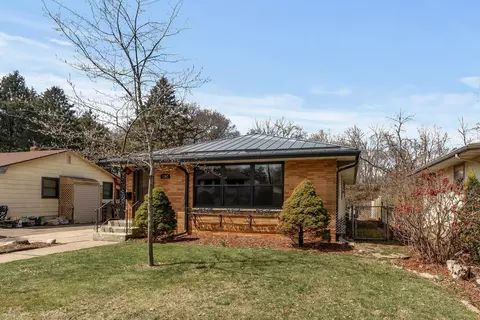 1397 Mcafee St, Saint Paul, MN 55106