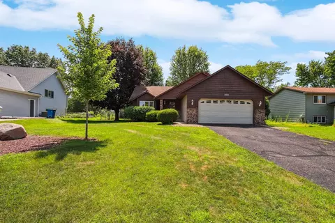2010 Heritage Dr, Shakopee, MN 55379