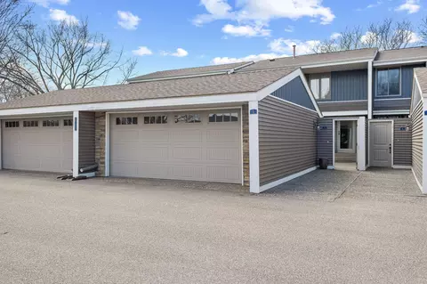 2737 Mackubin St #5, Roseville, MN 55113