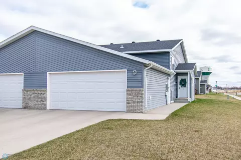 2163 Admiral Dr W, West Fargo, ND 58078