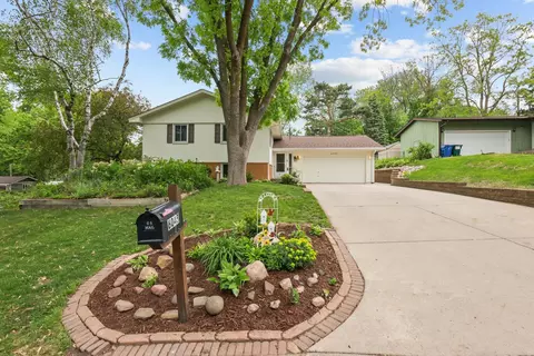 6045 Gardena Ln NE, Fridley, MN 55432