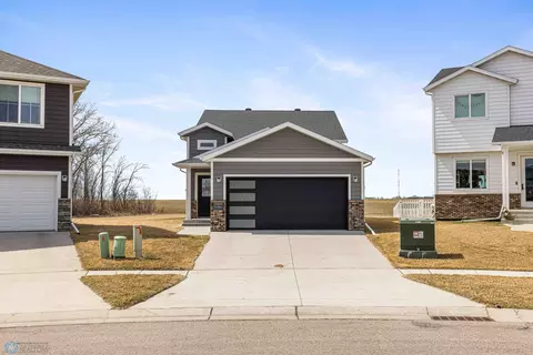 1194 Albert Ct W, West Fargo, ND 58078