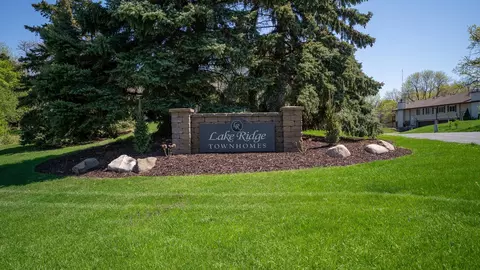 4530 Bridge Ct, Shoreview, MN 55126