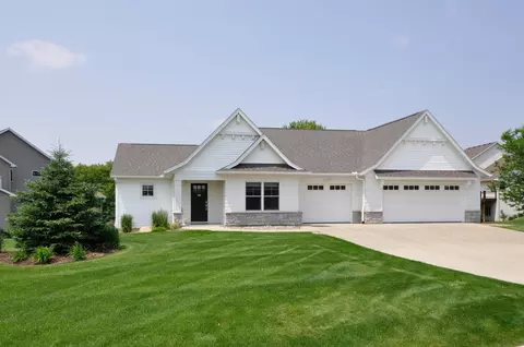 2077 Kerry Dr NE, Rochester, MN 55906