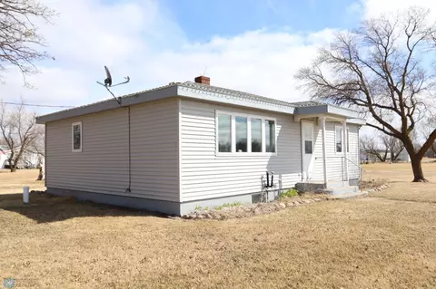 Exterior - 101 E Mckenzie Ave, Strathcona, MN 56759 photo 2 of 6