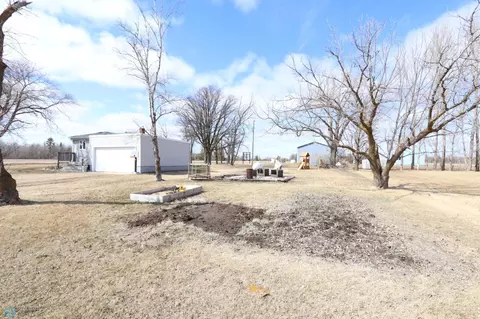 Exterior - 101 E Mckenzie Ave, Strathcona, MN 56759 photo 5 of 6