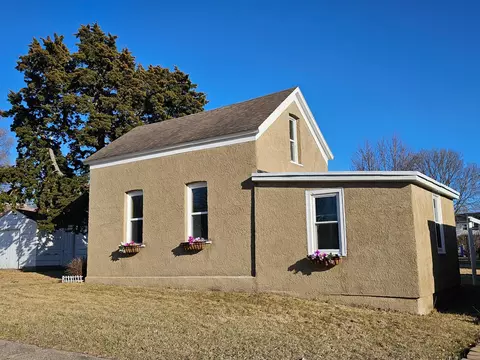 1017 1st St N, New Ulm, MN 56073