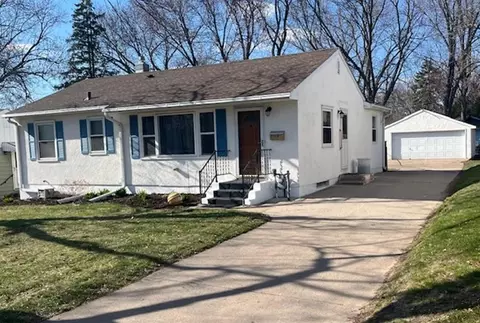 2359 Cowern Pl E, North Saint Paul, MN 55109