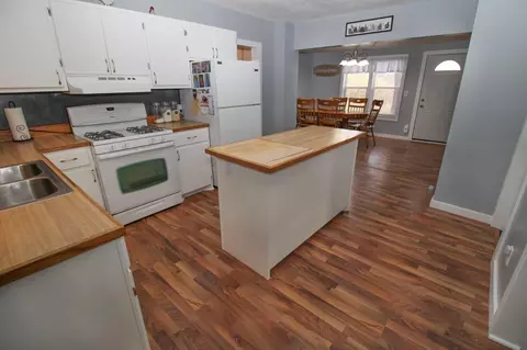 Kitchen - 1800 State Highway 27 E, Osakis, MN 56360 photo 2 of 3
