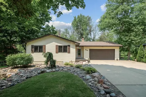 805 Ithaca Ln N, Plymouth, MN 55447