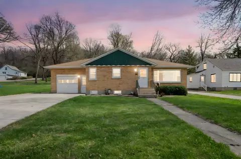 220 River St, Jackson, MN 56143