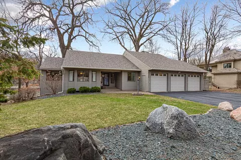 8728 Walton Pond Cir, Bloomington, MN 55438