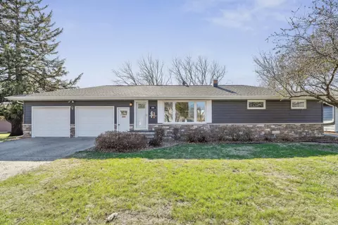 806 N Renville St, Winthrop, MN 55396
