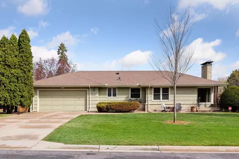 2503 Snelling Curv, Roseville, MN 55113