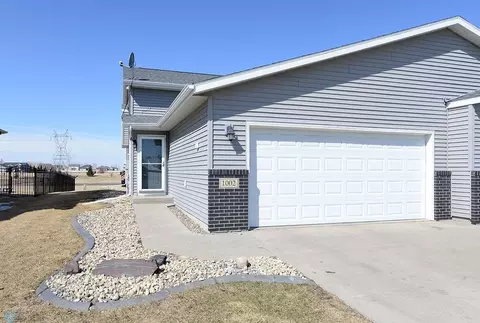 1002 Parkway Dr, West Fargo, ND 58078