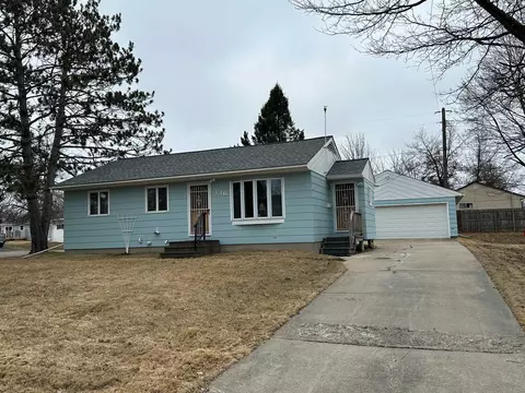 336 Arlington Rd, Hoyt Lakes, MN 55750