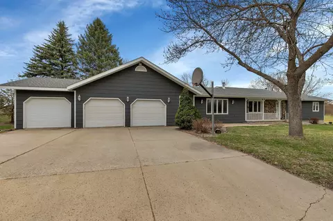 2850 Fairway Dr NE, Willmar, MN 56201