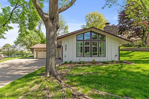 4932 W 96th St, Bloomington, MN 55437