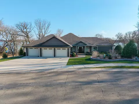 Exterior - 2313 9th St W, Albert Lea, MN 56007 photo 2 of 12