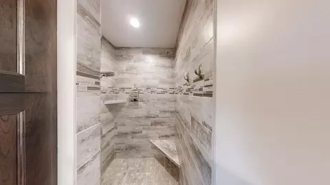 Bath - 2313 9th St W, Albert Lea, MN 56007 photo 4 of 5