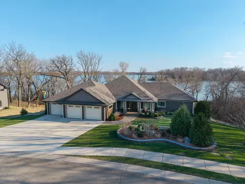 Exterior - 2313 9th St W, Albert Lea, MN 56007 photo 3 of 12