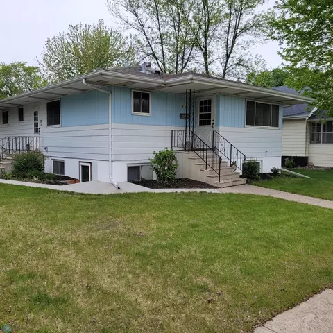 1606 11th St N, Fargo, ND 58102