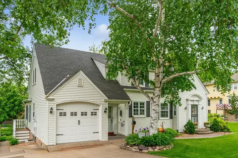 1023 Manor Pl NW, Elk River, MN 55330