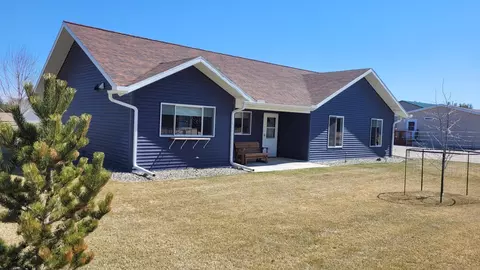 230 Oxford Ct, Pine River, MN 56474