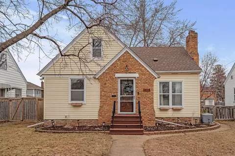 3828 Halifax Ave N, Robbinsdale, MN 55422