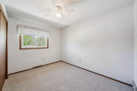 1401 Mitchell Dr, Faribault, MN 55021 photo 17