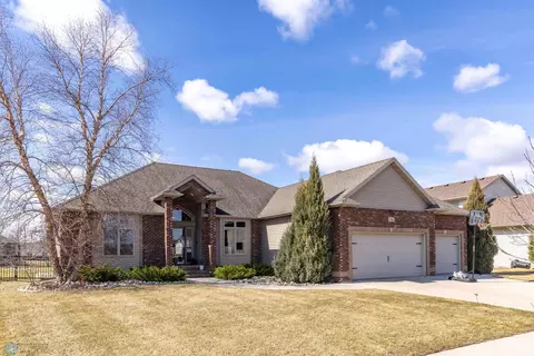 301 Edgewater Dr, West Fargo, ND 58078