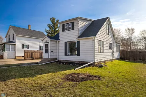 1807 4th St N, Fargo, ND 58102