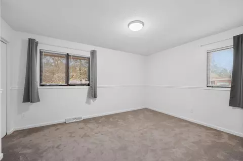 Bedroom - 2044 Commerce Blvd, Mound, MN 55364 photo 2 of 4