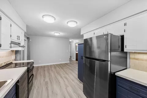 Kitchen - 2044 Commerce Blvd, Mound, MN 55364 photo 3 of 3