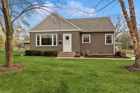 12000 Brenlyn Ln, Minnetonka, MN 55343